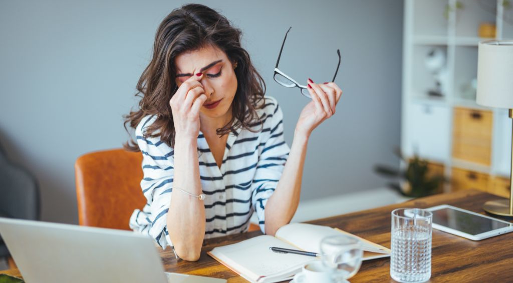 Como reduzir o estresse digital e reconectar com seu bem-estar mental 4 Estresse no trabalho